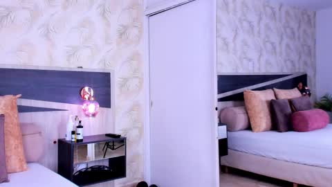 Travis online show from December 23, 12:08 am