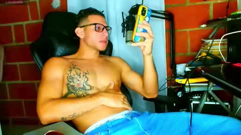 TRAVIS. online show from February 12, 4:07 am