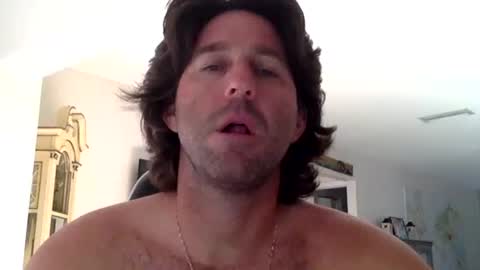 TravisKenn online show from March 2, 12:45 pm