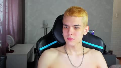 travisrivas online show from March 8, 7:57 am