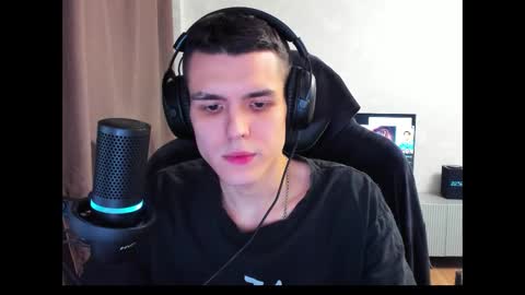 travisrivas online show from February 28, 7:56 pm