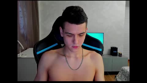 travisrivas online show from March 4, 1:06 pm