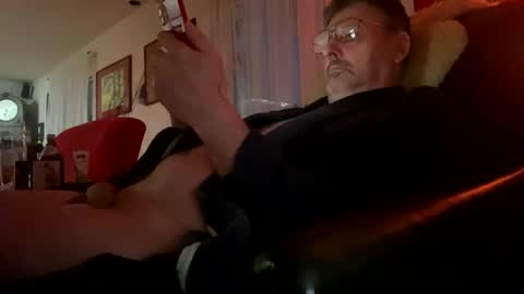 Snapshot of trebgeis1 chatting on March 2, 5:33 am trebgeis1 online show from March 2, 5:33 am