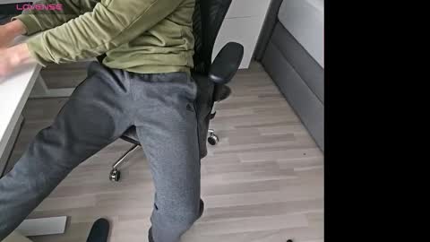 tree1989 online show from September 23, 3:11 pm