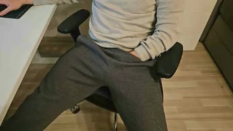 tree1989 online show from December 28, 7:54 pm