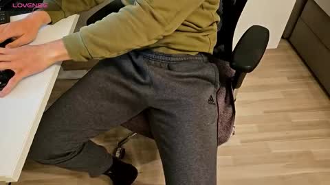 tree1989 online show from September 25, 6:29 pm