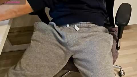 tree1989 online show from October 12, 6:02 pm