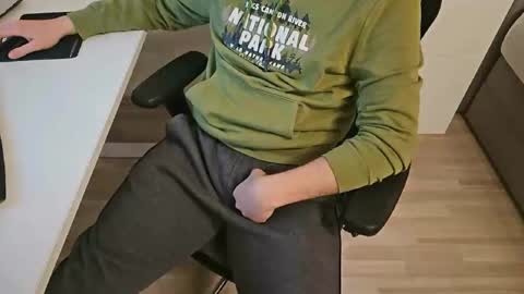 tree1989 online show from February 16, 8:00 pm