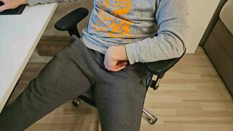 tree1989 online show from January 6, 8:50 pm