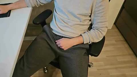 tree1989 online show from January 1, 10:32 am