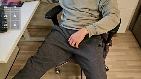 tree1989 online show from September 30, 6:11 pm