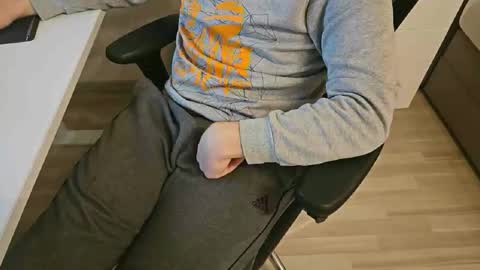 tree1989 online show from January 9, 7:40 pm