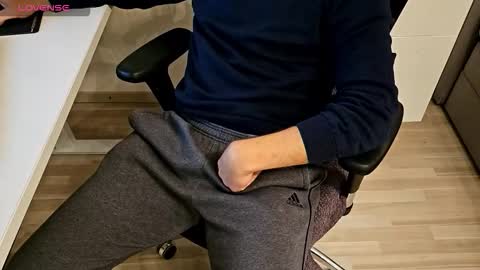 tree1989 online show from September 11, 6:40 pm