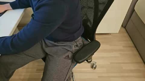 tree1989 online show from February 19, 8:41 pm