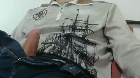 Snapshot of trevido4u chatting on February 15, 6:55 pm trevido4u online show from February 15, 6:55 pm