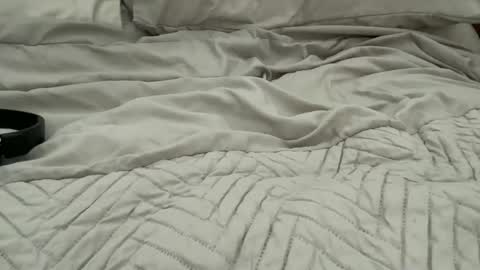 Tuhands online show from April 1, 9:33 am