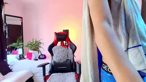 Snapshot of twink_sebas_ chatting on October 11, 7:07 pm  Bad boy sebastian  online show from October 11, 7:07 pm