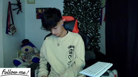 Snapshot of twink_sebas_ chatting on January 29, 4:47 am  Bad boy sebastian  online show from January 29, 4:47 am