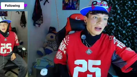 Snapshot of twink_sebas_ chatting on February 26, 4:47 am  Bad boy sebastian  online show from February 26, 4:47 am
