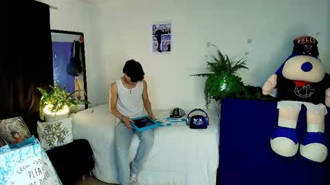 Snapshot of twink_sebas_ chatting on October 17, 3:21 am  Bad boy sebastian  online show from October 17, 3:21 am