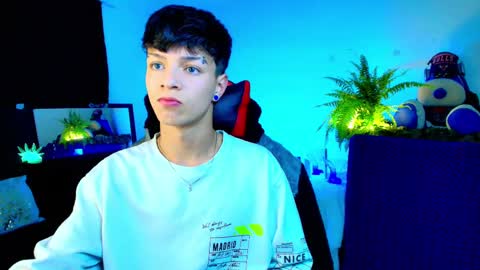 Snapshot of twink_sebas_ chatting on October 8, 5:12 am  Bad boy sebastian  online show from October 8, 5:12 am