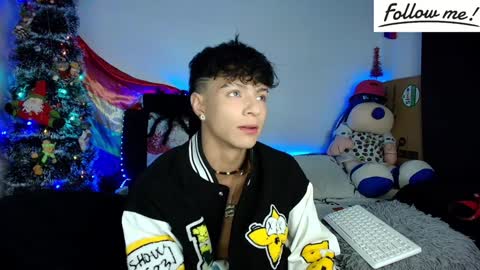 Snapshot of twink_sebas_ chatting on December 17, 4:45 am  Bad boy sebastian  online show from December 17, 4:45 am
