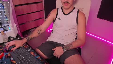 Snapshot of twinkpartyuncut chatting on January 10, 12:59 am MASTER GERRY online show from January 10, 12:59 am