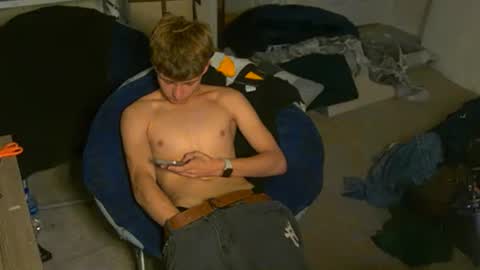 shytwink online show from September 25, 3:22 pm