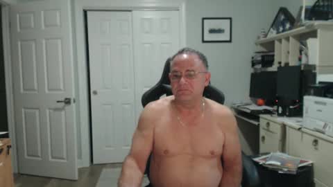 Twopeopleinlove online show from November 17, 11:24 am