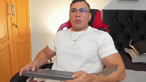 tyler_hank1 online show from March 30, 11:06 pm