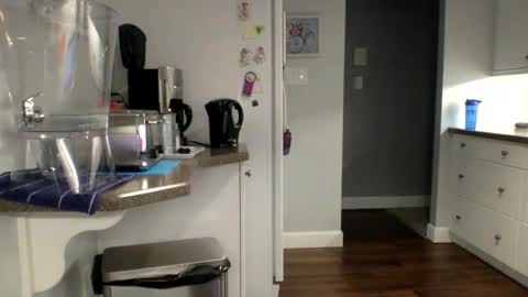 Snapshot of uncutabs123 chatting on December 17, 8:32 pm Buzz Bigcock online show from December 17, 8:32 pm