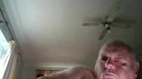 Snapshot of undiesshow chatting on December 10, 2:28 pm undiesshow online show from December 10, 2:28 pm