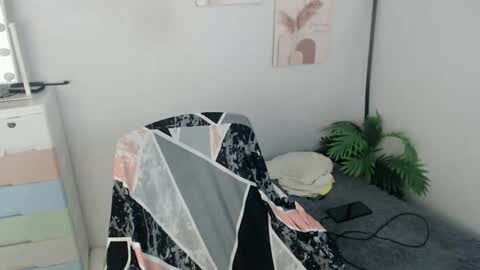 ure_fattytoy143 online show from April 7, 6:35 am