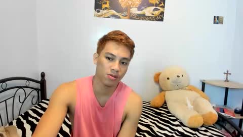 urfucker_vinz online show from May 19, 1:43 am