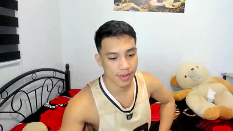urfucker_vinz online show from April 28, 12:43 pm