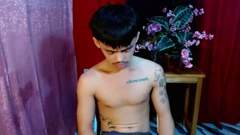 urhunky_boy online show from June 19, 9:30 pm