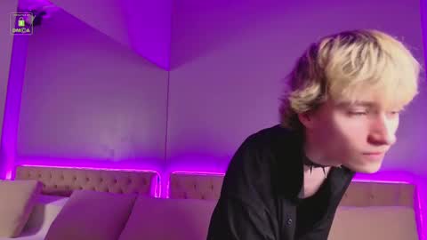 VALENTINE online show from March 12, 3:29 pm