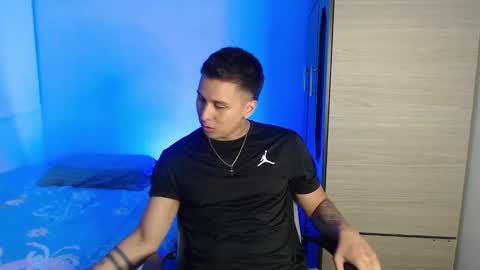 VALENTINO online show from January 5, 10:57 pm