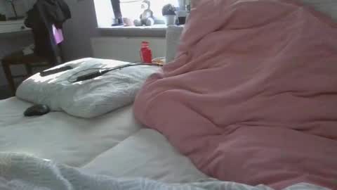 vanhelll online show from February 19, 7:17 am