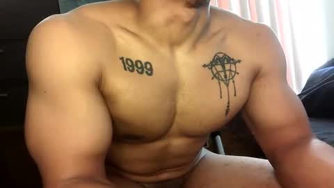 Vegas Love online show from January 14, 9:40 pm