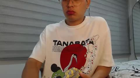 Snapshot of velascosexyboy chatting on February 18, 2:05 am velascosexyboy online show from February 18, 2:05 am