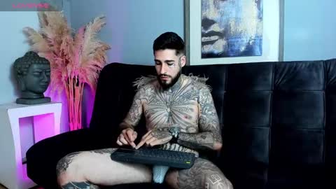 Snapshot of vincentsartori chatting on October 23, 8:34 pm Vincent Sartori online show from October 23, 8:34 pm