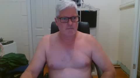 Snapshot of viper654321 chatting on February 19, 8:12 am viper654321 online show from February 19, 8:12 am