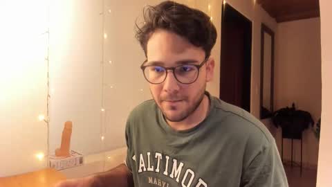 Vito Ferrer online show from December 18, 1:01 am