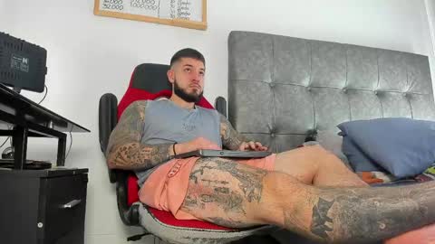 vyxen_ online show from March 27, 8:54 pm