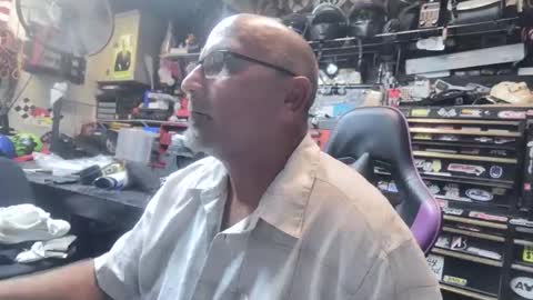 Snapshot of wakesblowinclouds chatting on October 29, 8:39 am wakesblowinclouds online show from October 29, 8:39 am