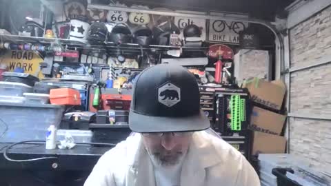 Snapshot of wakesblowinclouds chatting on October 23, 8:07 am wakesblowinclouds online show from October 23, 8:07 am