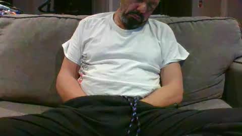 walker033 online show from December 7, 7:05 am