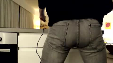 wave3210 online show from December 3, 4:35 pm