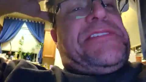 Snapshot of welderod chatting on October 19, 5:56 am welderod online show from October 19, 5:56 am